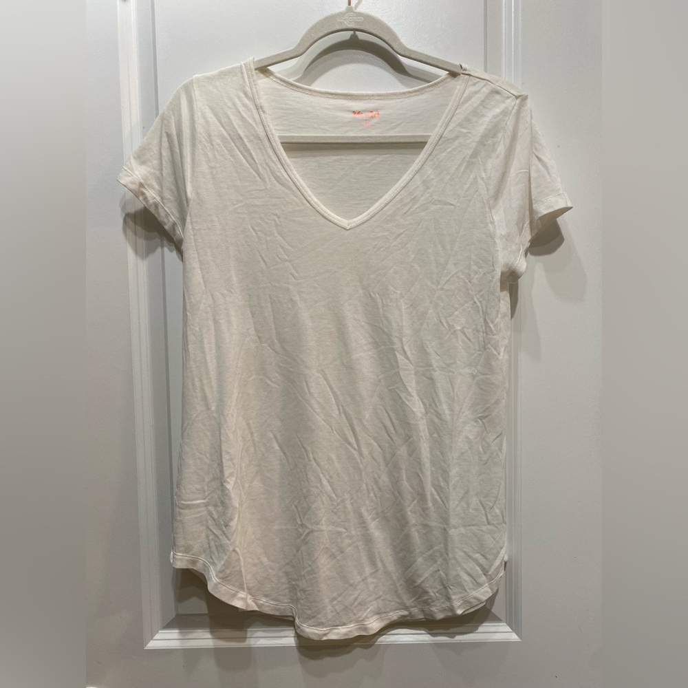 🌊White thin V neck T-shirt